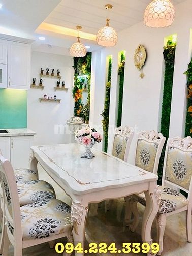 Siêu Mẫu Vũ Hoàng Việt Bán Cung Điện Hoàng Gia Anh, Nội Thất Dát Vàng 53997833 Siêu Mẫu Vũ Hoàng Việt Bán Cung Điện Hoàng Gia Anh, Nội Thất Dát Vàng