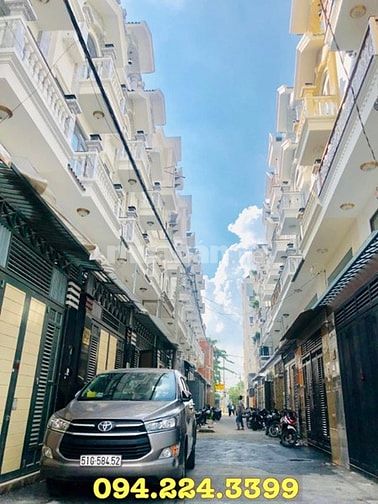 Siêu Mẫu Vũ Hoàng Việt Bán Cung Điện Hoàng Gia Anh, Nội Thất Dát Vàng 53997833 Siêu Mẫu Vũ Hoàng Việt Bán Cung Điện Hoàng Gia Anh, Nội Thất Dát Vàng