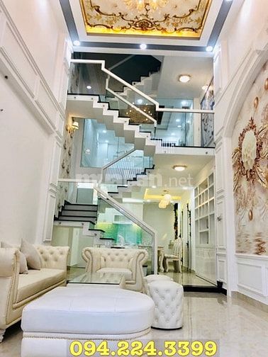 Siêu Mẫu Vũ Hoàng Việt Bán Cung Điện Hoàng Gia Anh, Nội Thất Dát Vàng 53997833 Siêu Mẫu Vũ Hoàng Việt Bán Cung Điện Hoàng Gia Anh, Nội Thất Dát Vàng