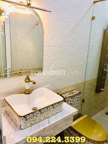 Siêu Mẫu Vũ Hoàng Việt Bán Cung Điện Hoàng Gia Anh, Nội Thất Dát Vàng 53997833 Siêu Mẫu Vũ Hoàng Việt Bán Cung Điện Hoàng Gia Anh, Nội Thất Dát Vàng