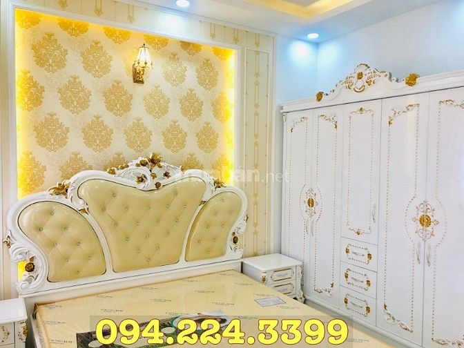Siêu Mẫu Vũ Hoàng Việt Bán Cung Điện Hoàng Gia Anh, Nội Thất Dát Vàng 53997833 Siêu Mẫu Vũ Hoàng Việt Bán Cung Điện Hoàng Gia Anh, Nội Thất Dát Vàng