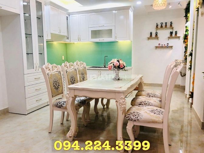 Siêu Mẫu Vũ Hoàng Việt Bán Cung Điện Hoàng Gia Anh, Nội Thất Dát Vàng 53997833 Siêu Mẫu Vũ Hoàng Việt Bán Cung Điện Hoàng Gia Anh, Nội Thất Dát Vàng