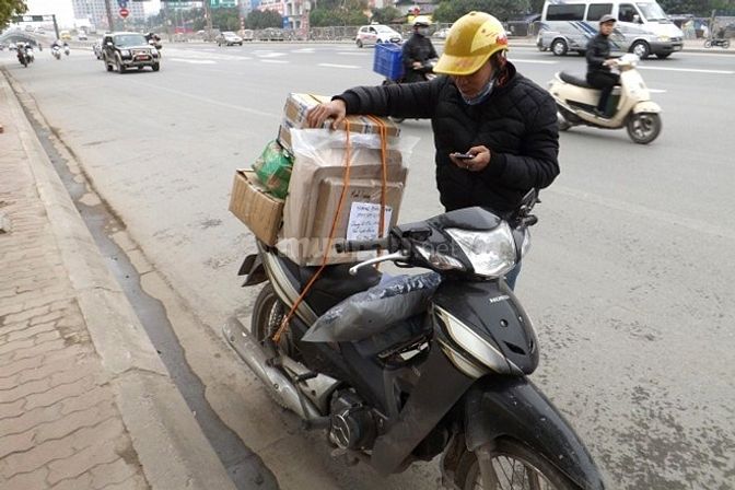 Tuyển 3 NV giao hàng sữa bằng xe máy. 54012523 Tuyển 3 NV giao hàng sữa bằng xe máy.