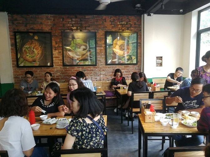 Chuỗi Phở cuốn HƯƠNG MAI tuyển Nữ nhân viên phục vụ nhà hàng. 54468490 Chuỗi Phở cuốn HƯƠNG MAI tuyển Nữ nhân viên phục vụ nhà hàng.