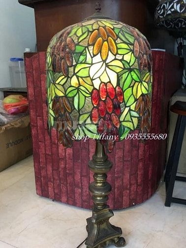 Đèn tiffany bức tranh cánh đồng nho ở đức. 54866937 Đèn tiffany bức tranh cánh đồng nho ở đức.