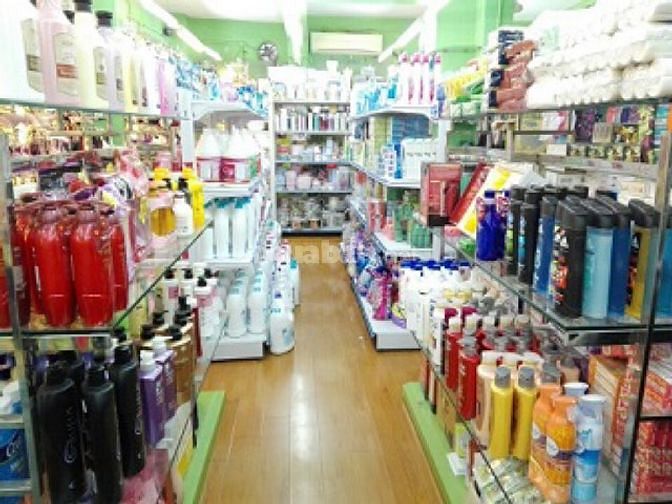 CẦN 4 nam nữ nhân viên bán hàng tại cửa hàng 55568988 CẦN 4 nam nữ nhân viên bán hàng tại cửa hàng