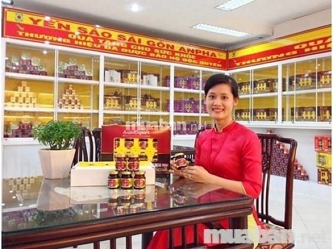 Uyển gấp nhân viên Nam Nữ làm việc tại cửa hàng tiêu dùng ,mỹ phẩm thờ 58528603 Uyển gấp nhân viên Nam Nữ làm việc tại cửa hàng tiêu dùng ,mỹ phẩm thờ