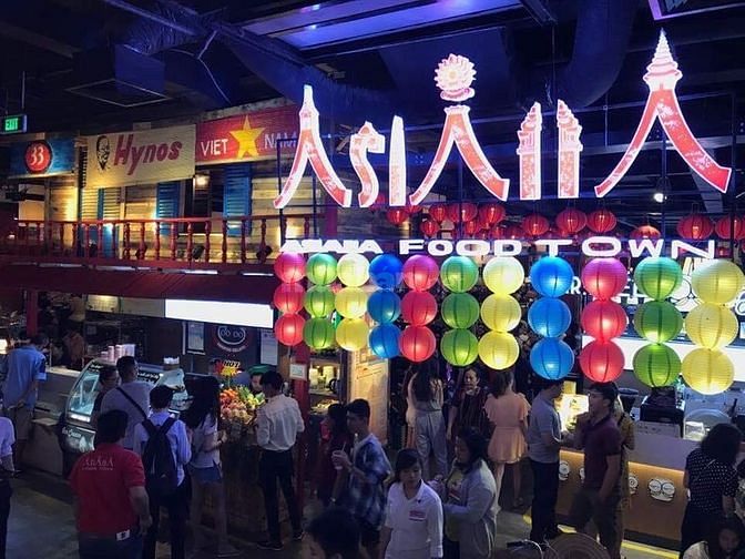Sang gấp kiot mặt tiền đường chính Taka Plaza Phạm Ngũ Lão Q1.