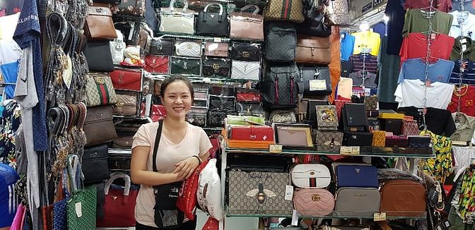 Cho thuê sạp đầu cua trong chợ Bến Thành. 59390838 Cho thuê sạp đầu cua trong chợ Bến Thành.