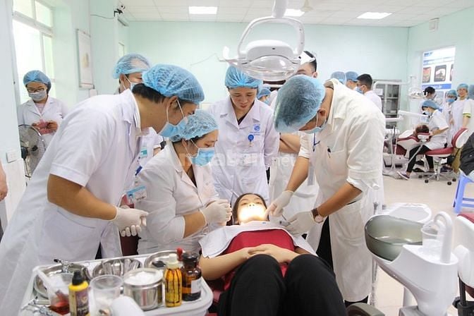 Tuyển sinh Y sỹ Răng Hàm Mặt, Điều dưỡng nha khoa 59821032 Tuyển sinh Y sỹ Răng Hàm Mặt, Điều dưỡng nha khoa