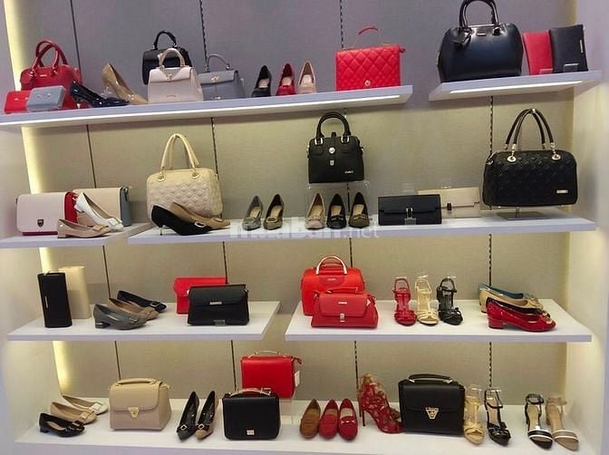 Tuyển gấp 3 nhân viên bán túi xách giày dép 59979896 Tuyển gấp 3 nhân viên bán túi xách giày dép