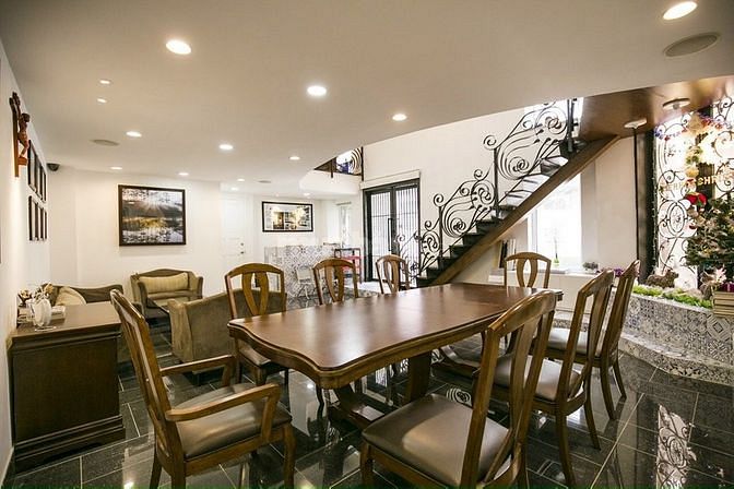 Cần người phụ giúp việc nhà nấu ăn cho gia đình 3 người 61325274 Cần người phụ giúp việc nhà nấu ăn cho gia đình 3 người