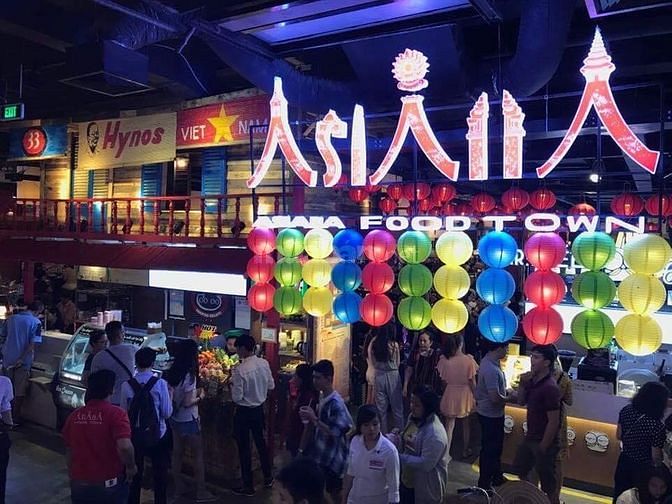 Sang gấp kiot mặt tiền đường chính Taka Plaza Phạm Ngũ Lão Q1.