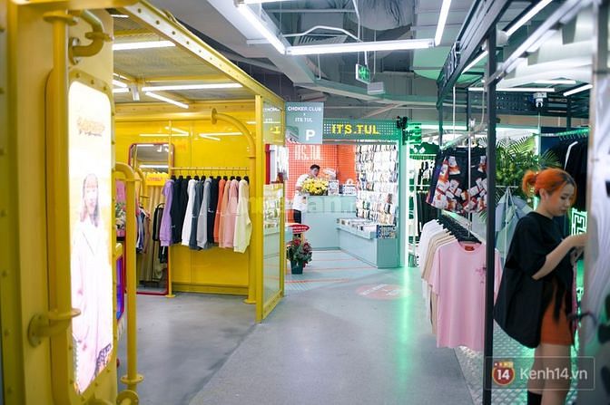 Sang gấp kiot mặt tiền đường chính Taka Plaza Phạm Ngũ Lão Q1.