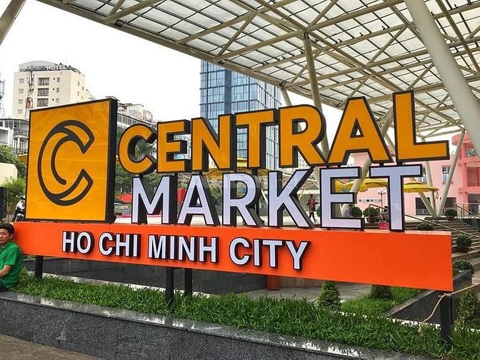 Sang gấp kiot mặt tiền đường chính Taka Plaza Phạm Ngũ Lão Q1.