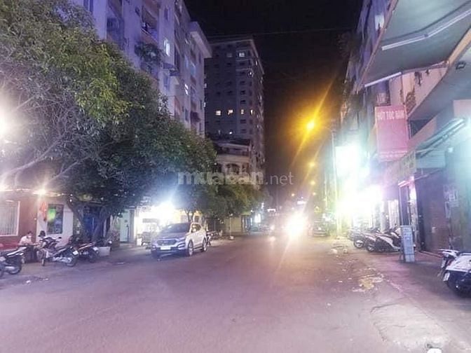 Cần tiền bán gấp nhà mặt tiền Phan Văn Trị, Bình Thạnh, hơn 70m2 10 tỷ