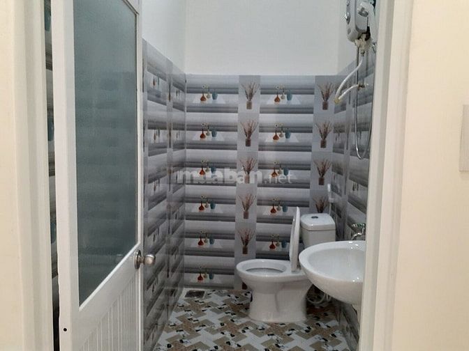 Cho thuê nhà mới đẹp 3 PN 2 wc. Cách mặt tiền 100m