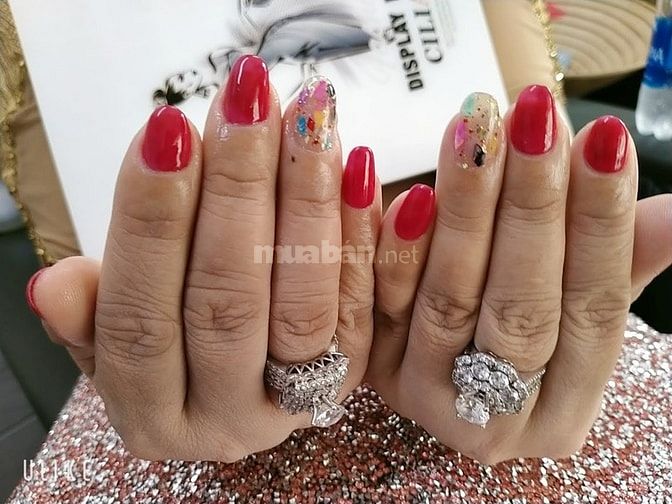 Tuyển thợ nail, yếu được đào tạo thêm 61777383 Tuyển thợ nail, yếu được đào tạo thêm