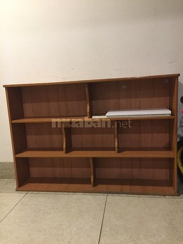 Bán giá sách cũ như mới, ván sau gỗ ép. 61804308 Bán giá sách cũ như mới, ván sau gỗ ép.