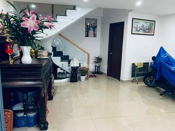 Tuyển gấp người biết làm việc nhà và người chăm sóc cho cụ già 61968661 Tuyển gấp người biết làm việc nhà và người chăm sóc cho cụ già