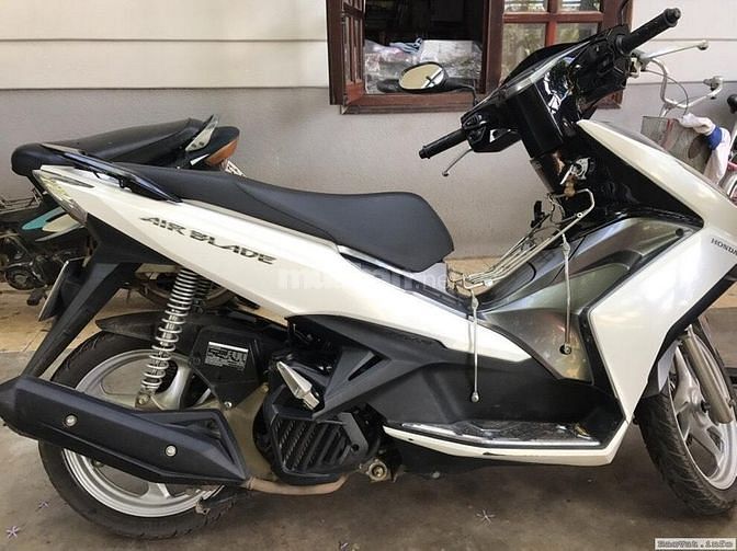 Đổ nợ bán xe Air Blade 125 màu trắng giá siêu rẻ !!!!!! 62804214 Đổ nợ bán xe Air Blade 125 màu trắng giá siêu rẻ !!!!!!