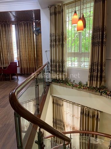 Bán nhà ngõ 36 phố Duy Tân, diện tích 55 m2, 5 tầng, sổ đỏ chính chủ