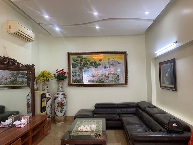 Bán nhà ngõ 36 phố Duy Tân, diện tích 55 m2, 5 tầng, sổ đỏ chính chủ