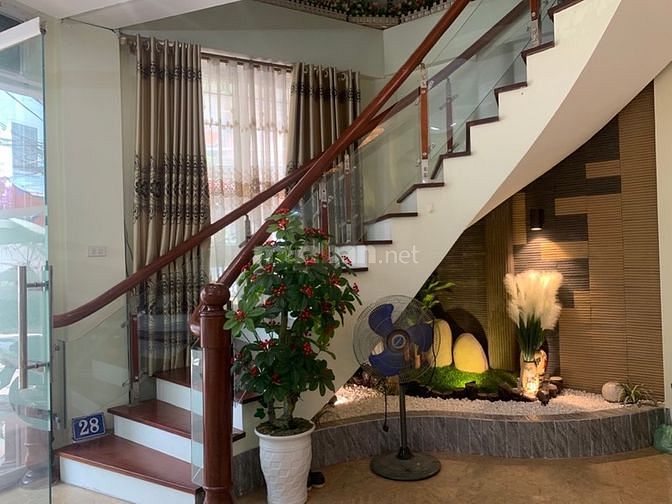 Bán nhà ngõ 36 phố Duy Tân, diện tích 55 m2, 5 tầng, sổ đỏ chính chủ