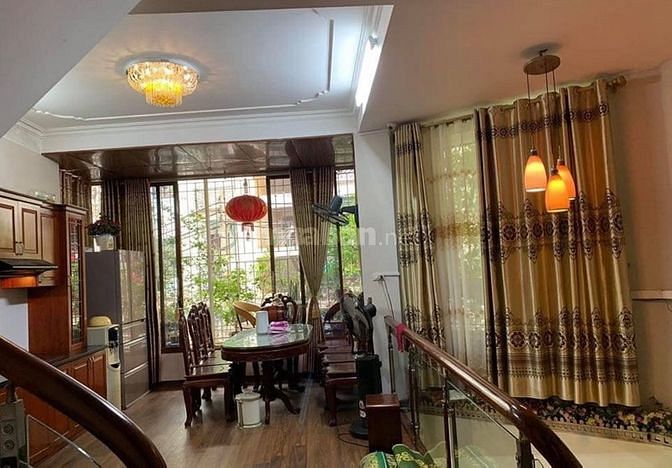 Bán nhà ngõ 36 phố Duy Tân, diện tích 55 m2, 5 tầng, sổ đỏ chính chủ