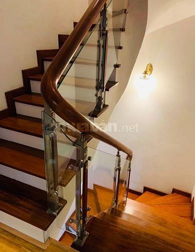 Bán nhà ngõ 36 phố Duy Tân, diện tích 55 m2, 5 tầng, sổ đỏ chính chủ