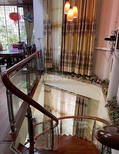 Bán nhà ngõ 36 phố Duy Tân, diện tích 55 m2, 5 tầng, sổ đỏ chính chủ