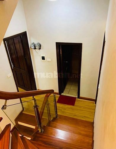 Bán nhà ngõ 36 phố Duy Tân, diện tích 55 m2, 5 tầng, sổ đỏ chính chủ