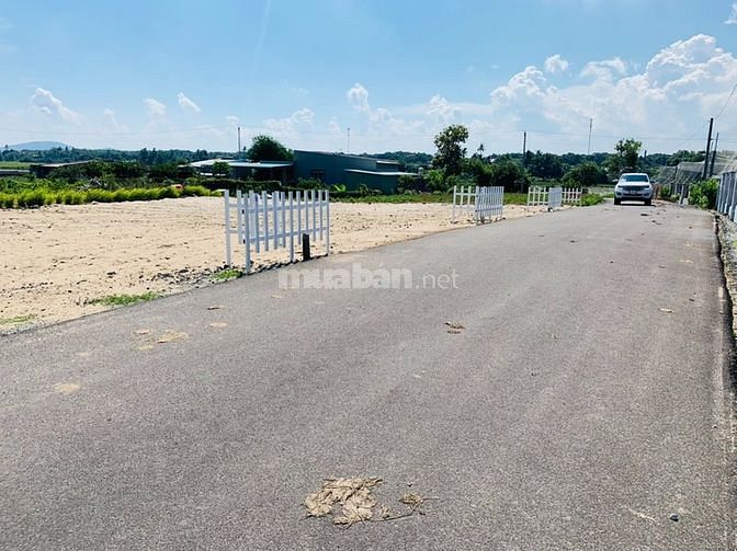 Bán đất SHR-Xây tự do 196m2- Ngay trục đường ven biển