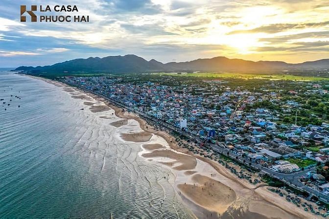 Bán đất SHR-Xây tự do 196m2- Ngay trục đường ven biển