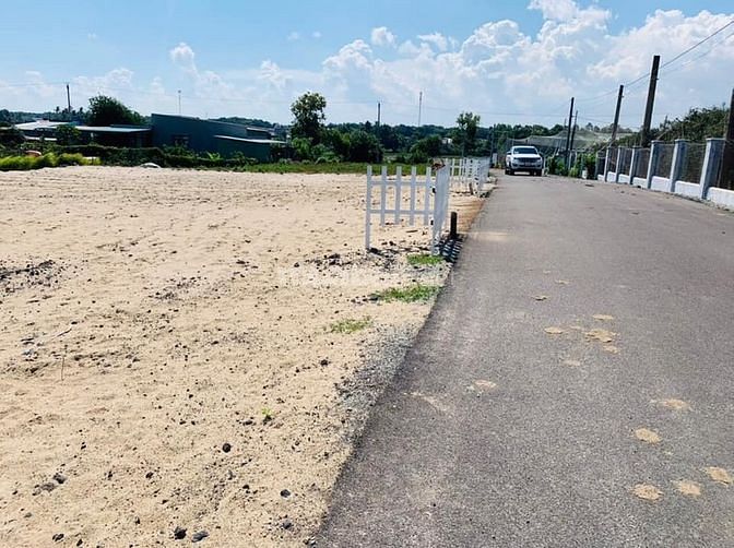 Bán đất SHR-Xây tự do 196m2- Ngay trục đường ven biển