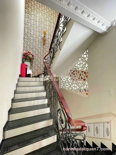 Bán biệt thự góc 2 lầu HXH, Đường Lê Thị Chợ, phường Phú Thuận, Quận 7