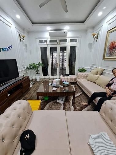 18.6 tỷ Nhà mặt phố Trạm, vị trí siêu víp trung tâm quận Long Biên