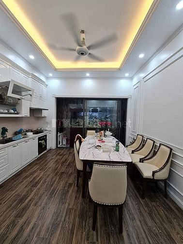 18.6 tỷ Nhà mặt phố Trạm, vị trí siêu víp trung tâm quận Long Biên
