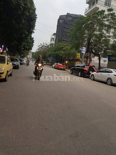 18.6 tỷ Nhà mặt phố Trạm, vị trí siêu víp trung tâm quận Long Biên