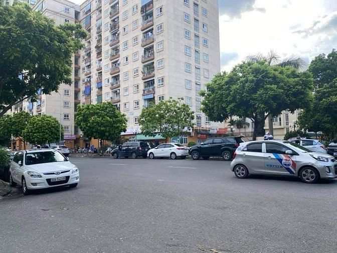 Bán nhà phố Nguyễn Khang  95m2 , giá: 16.5 tỷ