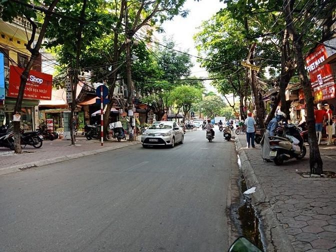 Bán nhà SDCC mặt phố 106 Ngọc Khánh, đối diện Vinhomes Gallery, dt 33m