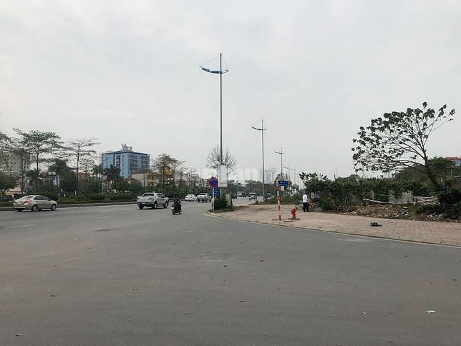 Bán đất 22 phố Lý Sơn (mặt đường QL5)-145m2-mặt tiền 11m-lô 3 mặt