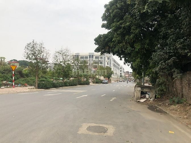 Bán đất 22 phố Lý Sơn (mặt đường QL5)-145m2-mặt tiền 11m-lô 3 mặt