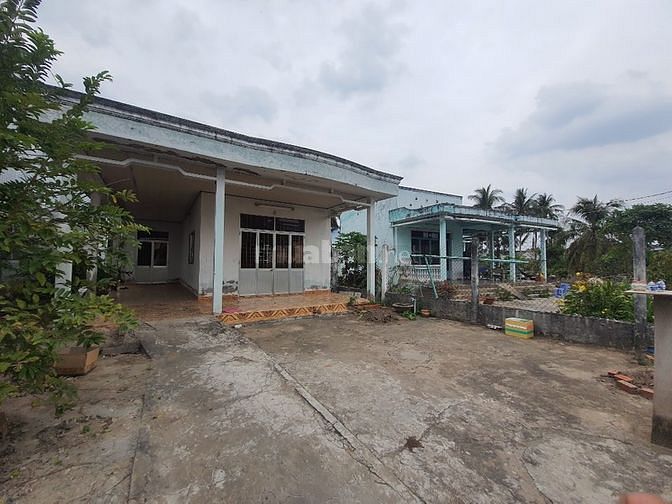 Bán đất tách dc 2 thửa tặng nhà thổ cư cách Nguyễn văn Tư 40m