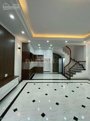Bán nhà ngõ 180 Nguyễn Lương Bằng giá 1.99 tỷ, 18mx 6tầng, ở luôn