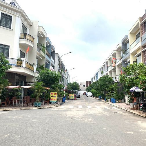 Bán đất cạnh Chung Cư Bcon Plaza P.Đông Hòa