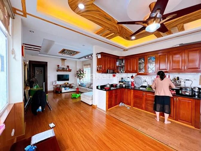 Bán nhà mặt phố Chùa Bộc Đống Đa 110m 5 tầng MT 4.2m  KD tấp nập 