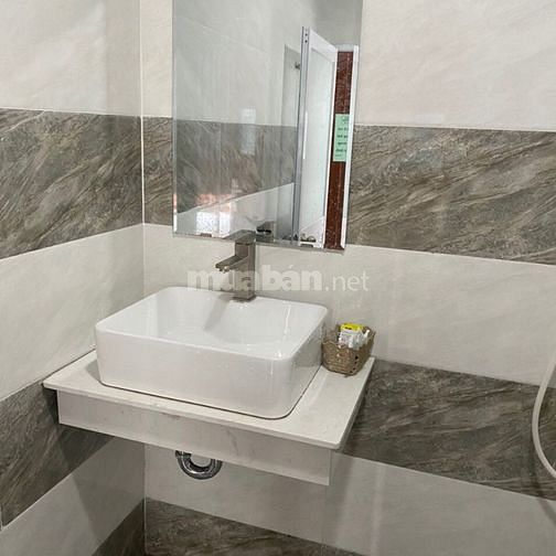 Bán khách sạn đường 8m Kinh Dương VươngDT: 8x14m,3 lầu có 13 phòng lớn