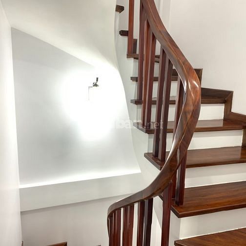 Nhà Đẹp Mới Đường Bưởi,Ba Đình,Ô Tô Cách Nhà 20m;DT 37Mx5T Giá 5.1 Tỷ