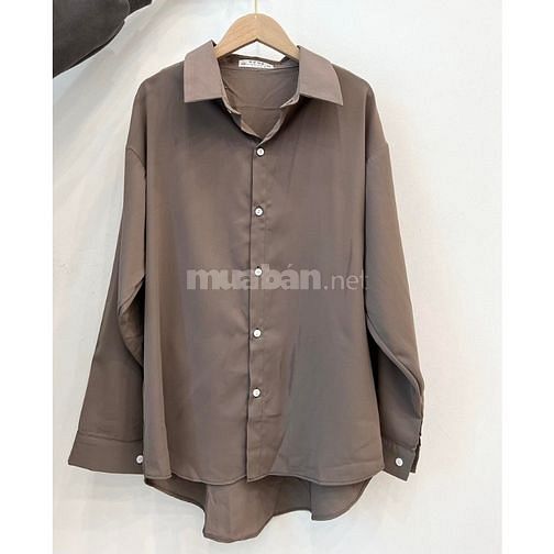 Áo sơ mi trơn màu form rộng unisex với hai màu đơn giản hot nhất 2022